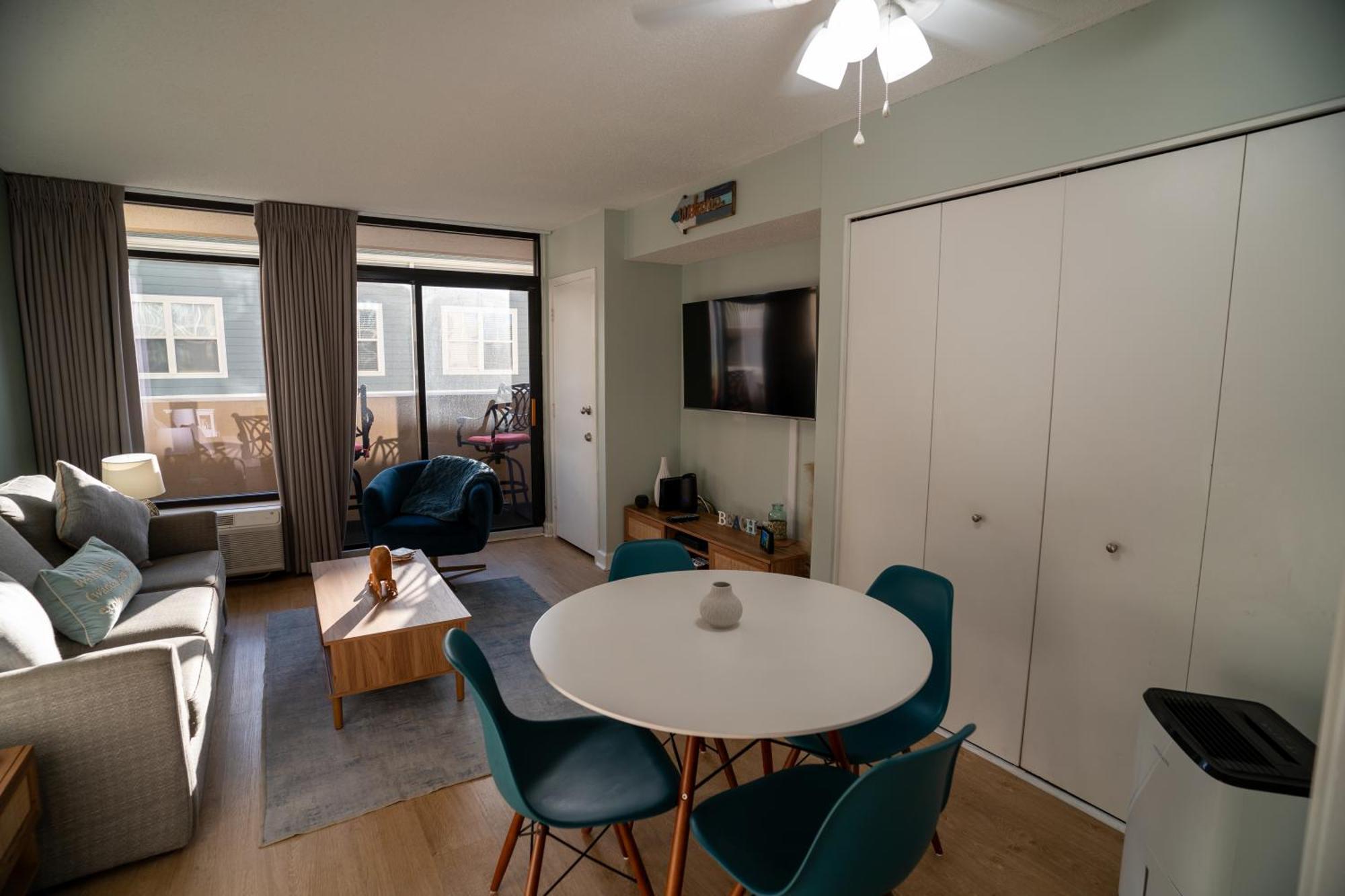 Oceanview Condo With Pool, Hot Tub, Balcony, Right On The Beach Мертл-Біч Екстер'єр фото